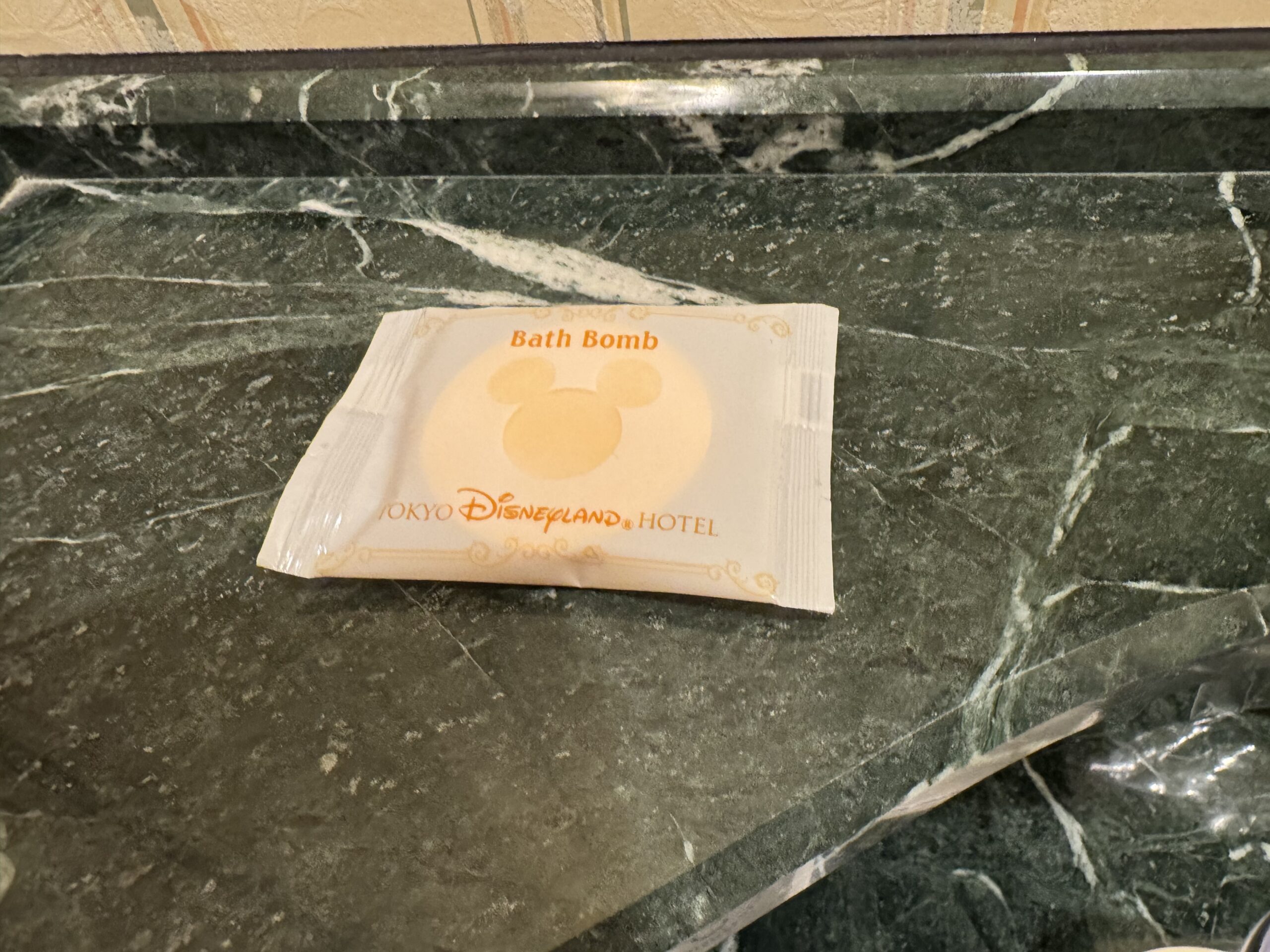 東京ディズニーランドホテルの客室アメニティ。発泡タイプの入浴剤。グレープフルーツの香り