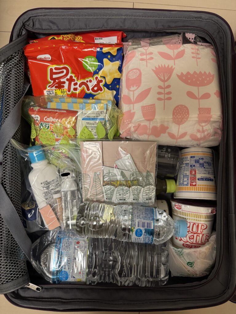 3歳子連れディズニーのスーツケース（おやつ・水・カップ麺・おむつなどの持ち物）